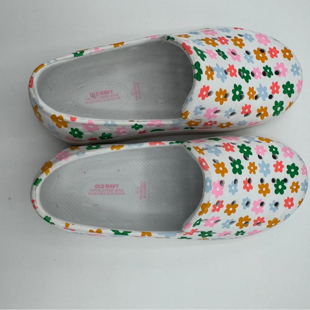 Old Navy Flower Slip-On Shoes‎ 10c